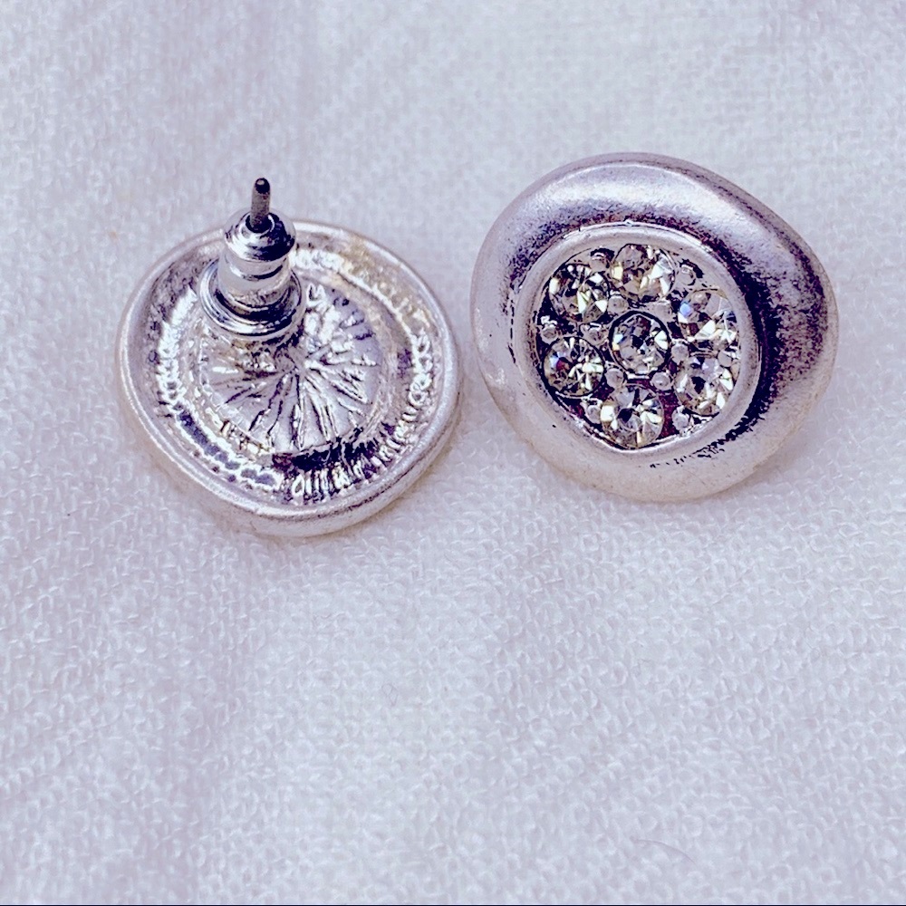 ❣️$25/3❣️  Elegant Rhinestones Sliver Plated Stud Earrings - Picture 4 of 7